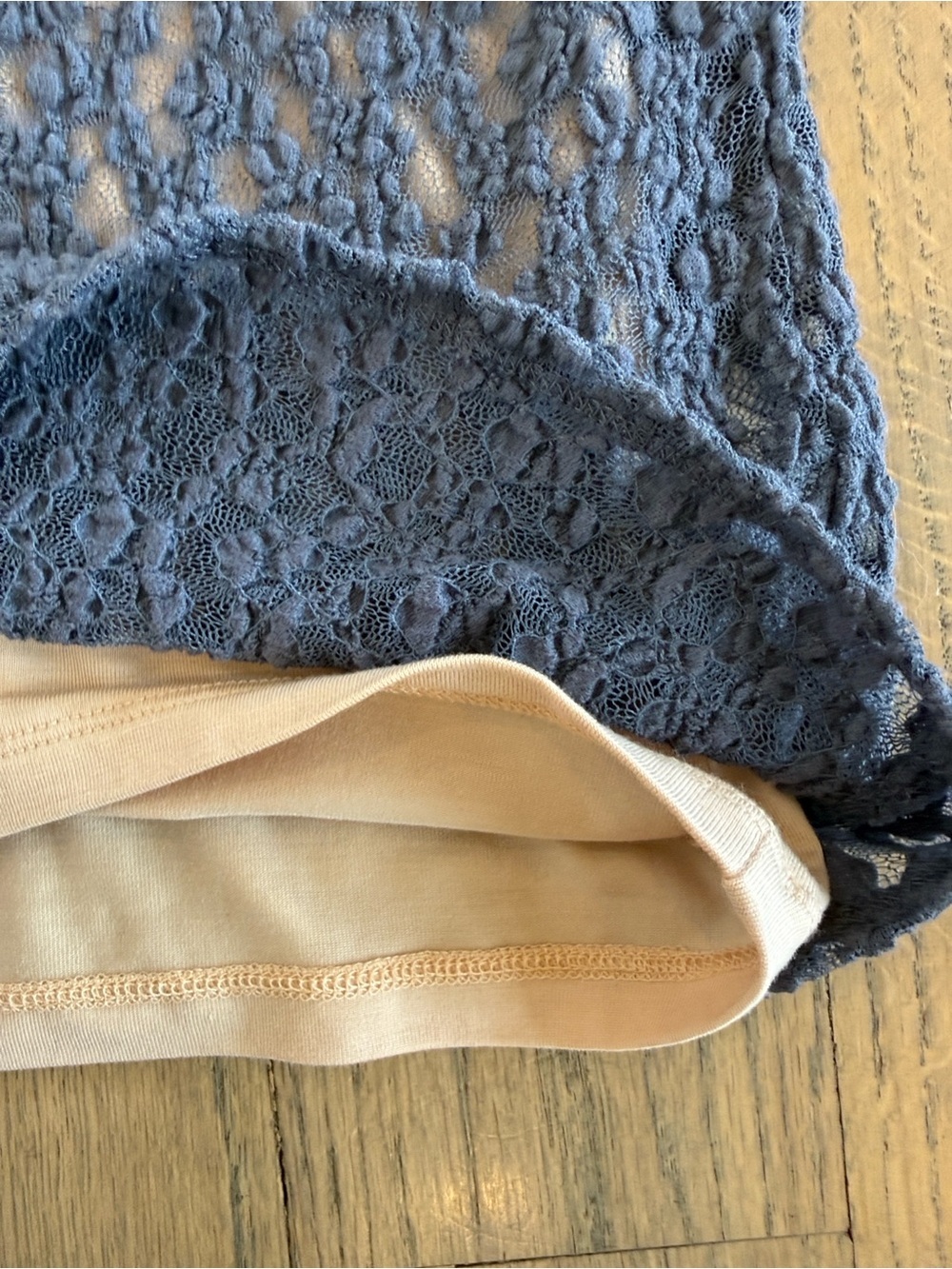 NWT VINCE Smocked Lace Blue Top Size X-Small - Picture 12 of 16
